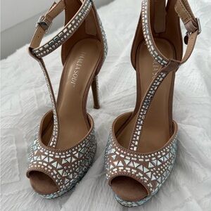 Thalia Sodi pumps